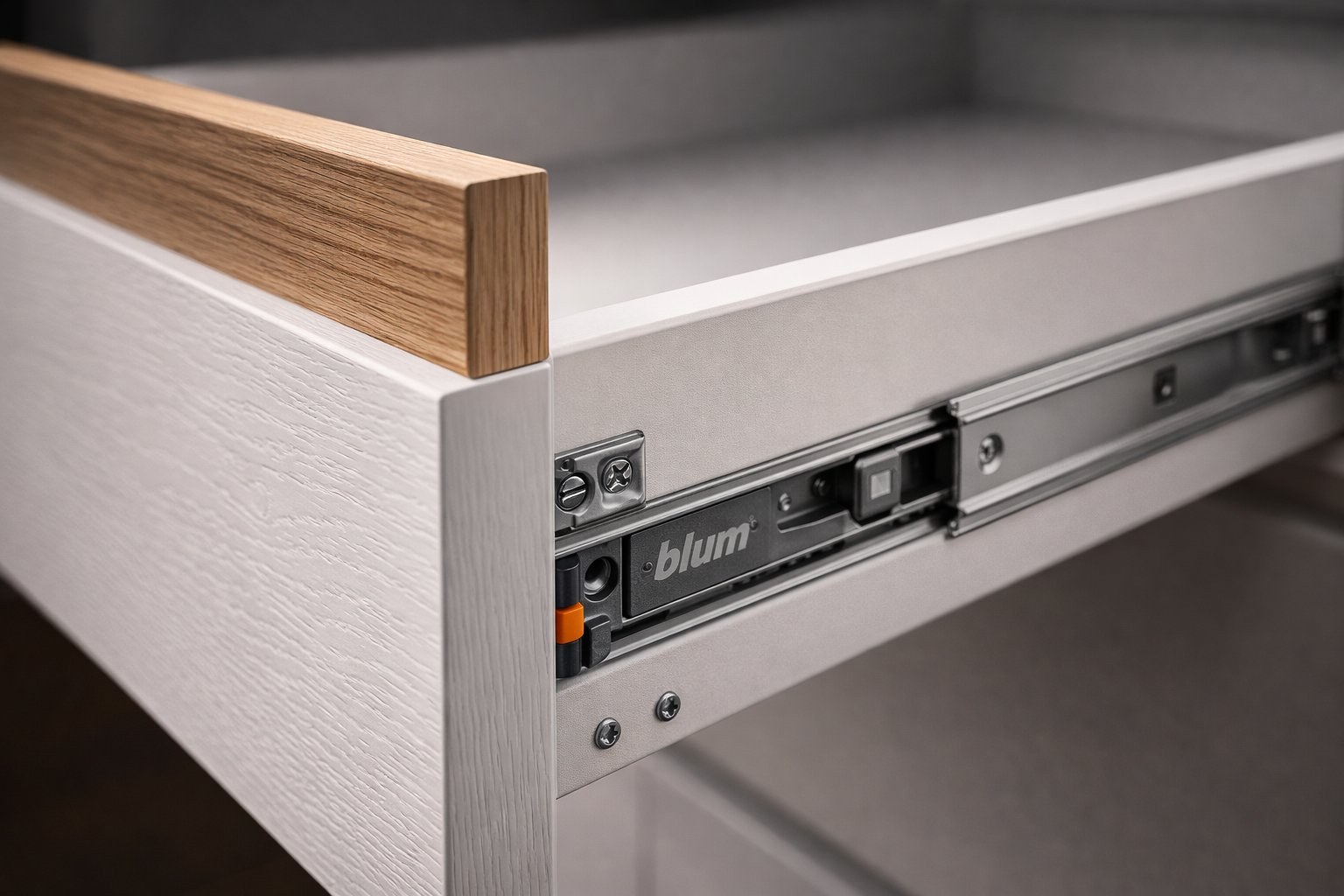 Detaliu feronerie Blum — calitate mobilier la comandă Mobel Har